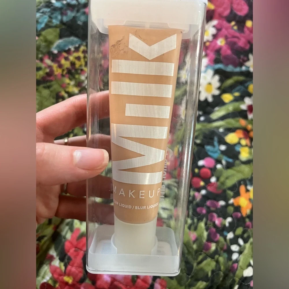 Milk Makeup Blur Liquid Matte Foundation 30ML - Golden Light NWT - Picture 6 of 7